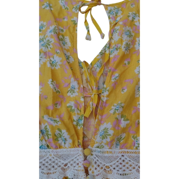 Floral Yellow Sleeveless Top with Lace Trim - Picture 8 of 8